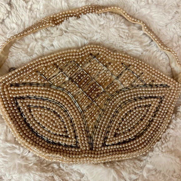 Vintage Japanese Hand Beaded Fresh Water Pearl Bag
Circa 1960 - Picture 3 of 6